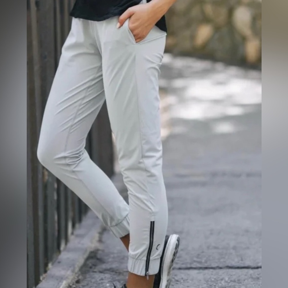 Zyia Everywhere‎ Light Gray Zipper Joggers